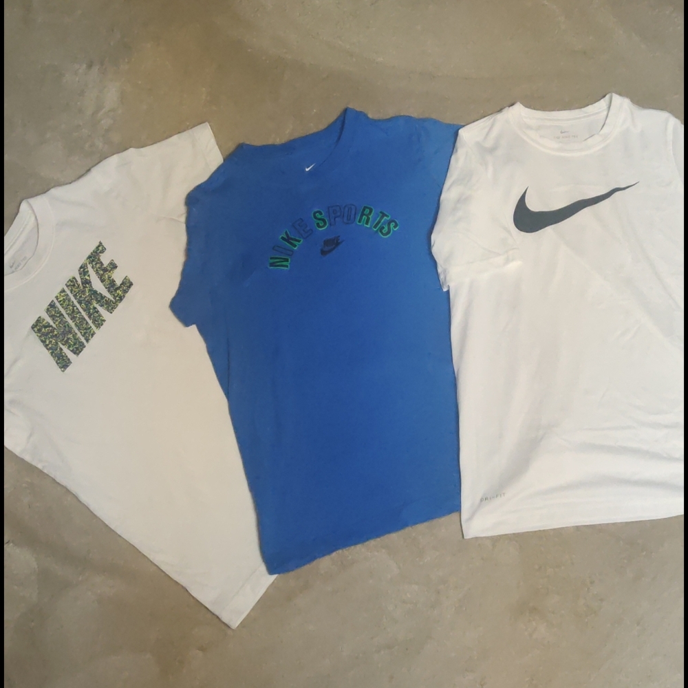 Boys nike tees size large